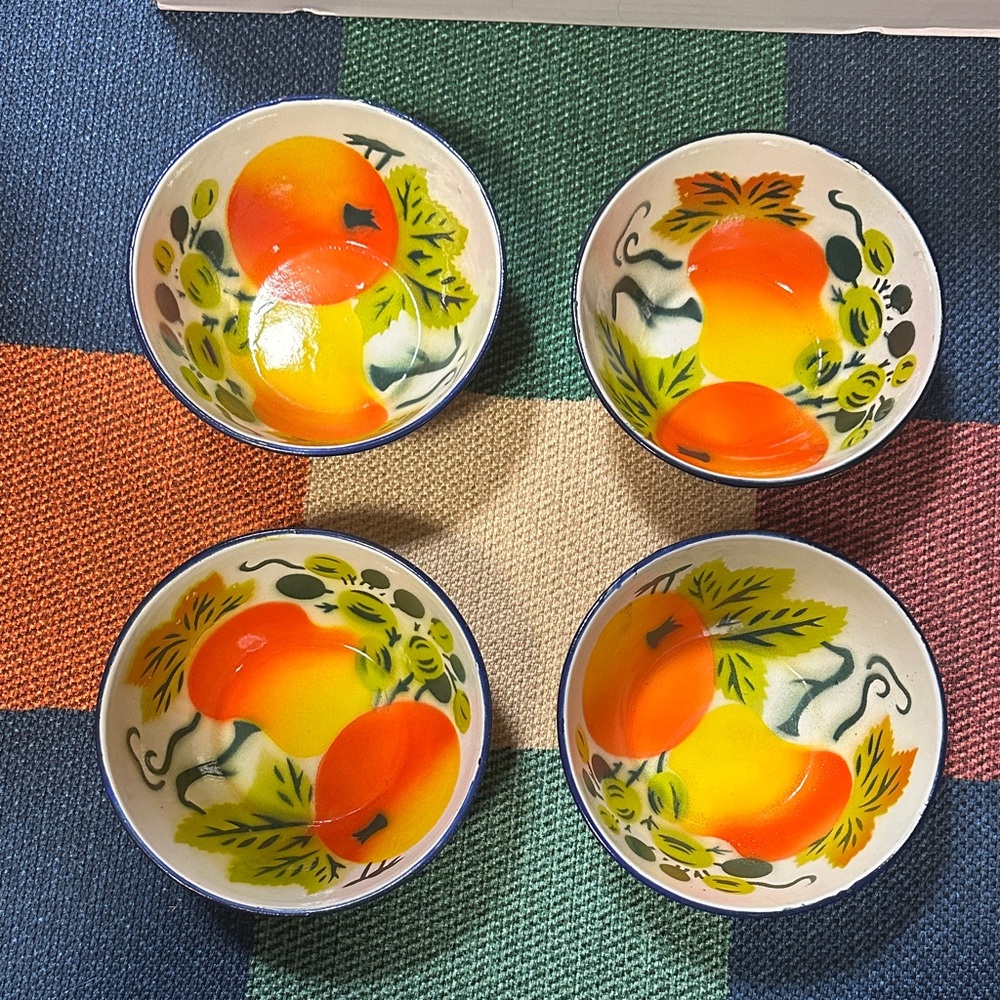 Vintage enamel bowl set